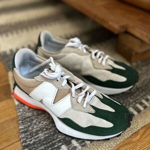 New Balance 327 Women's Athletic Running Sneakers: Size W8.5